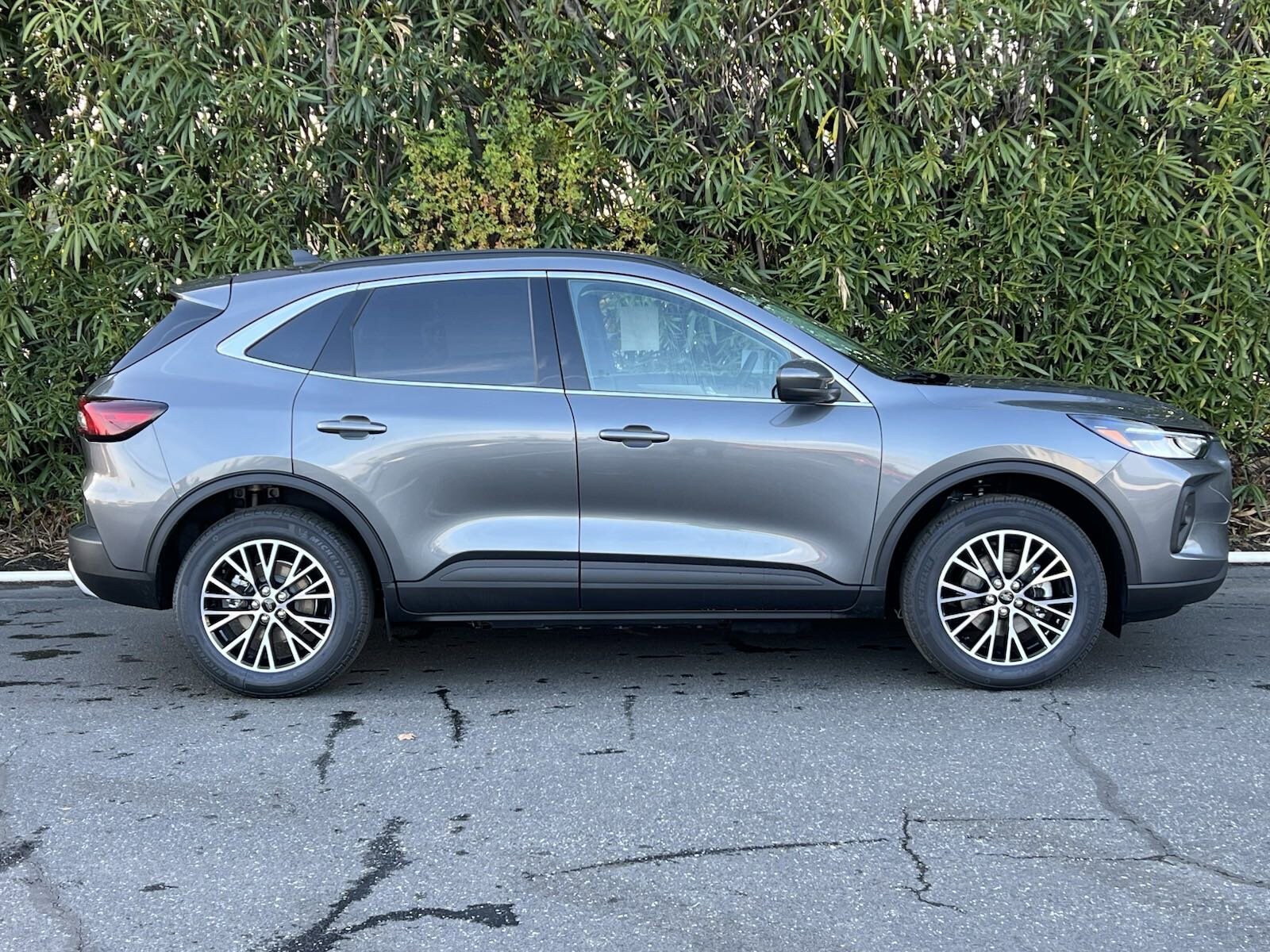 2025 Ford Escape photo 4