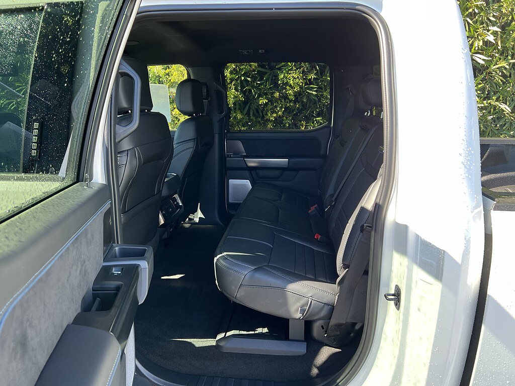 2026 Ford F-250 Super Duty Platinum - Photo 15