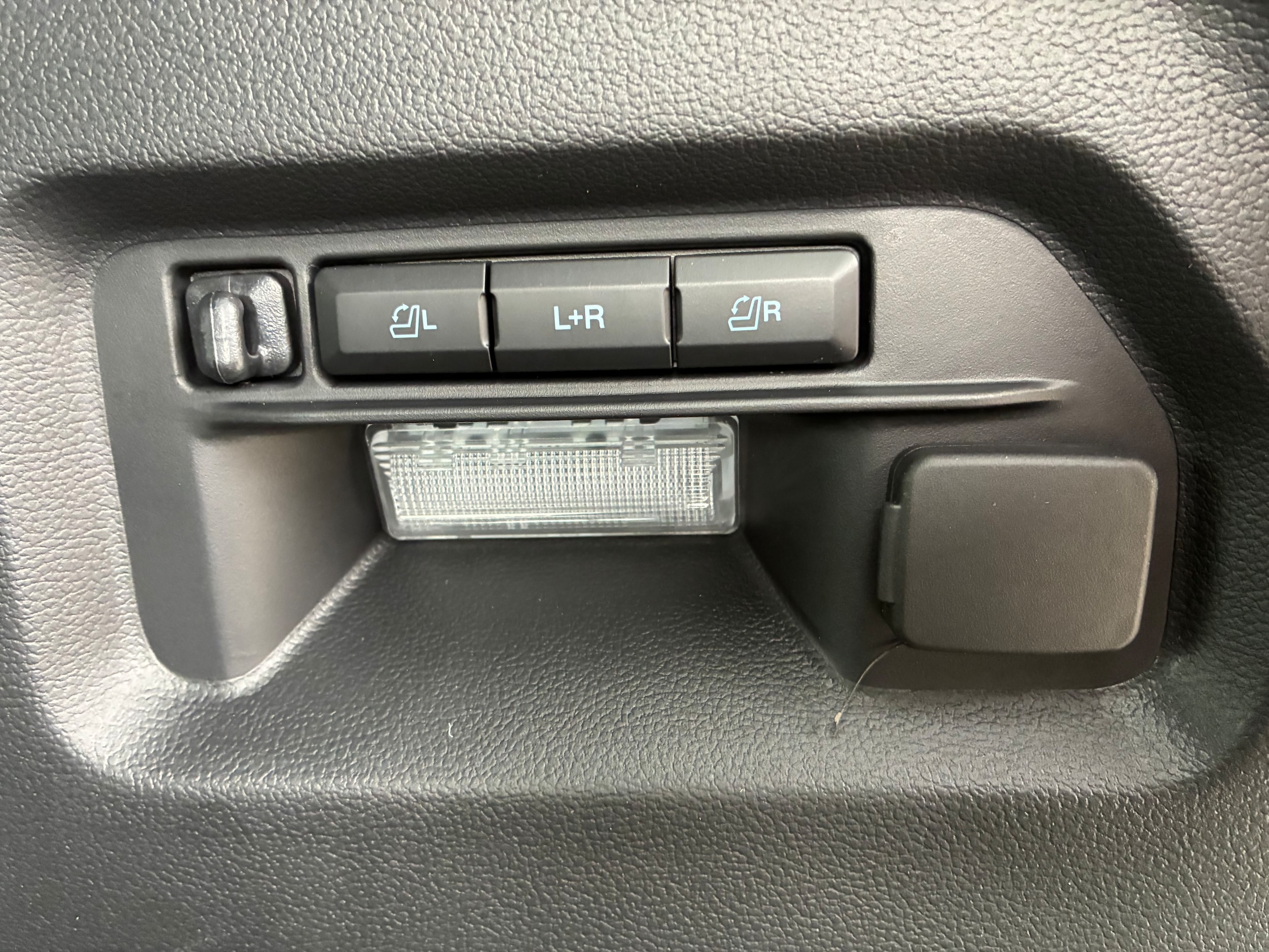 2026 Ford Explorer Tremor - Photo 12