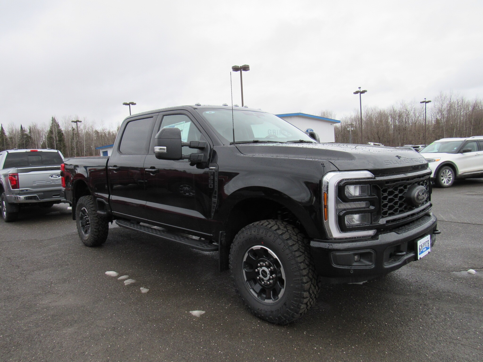 2025 Ford F-350 Lariat photo 3