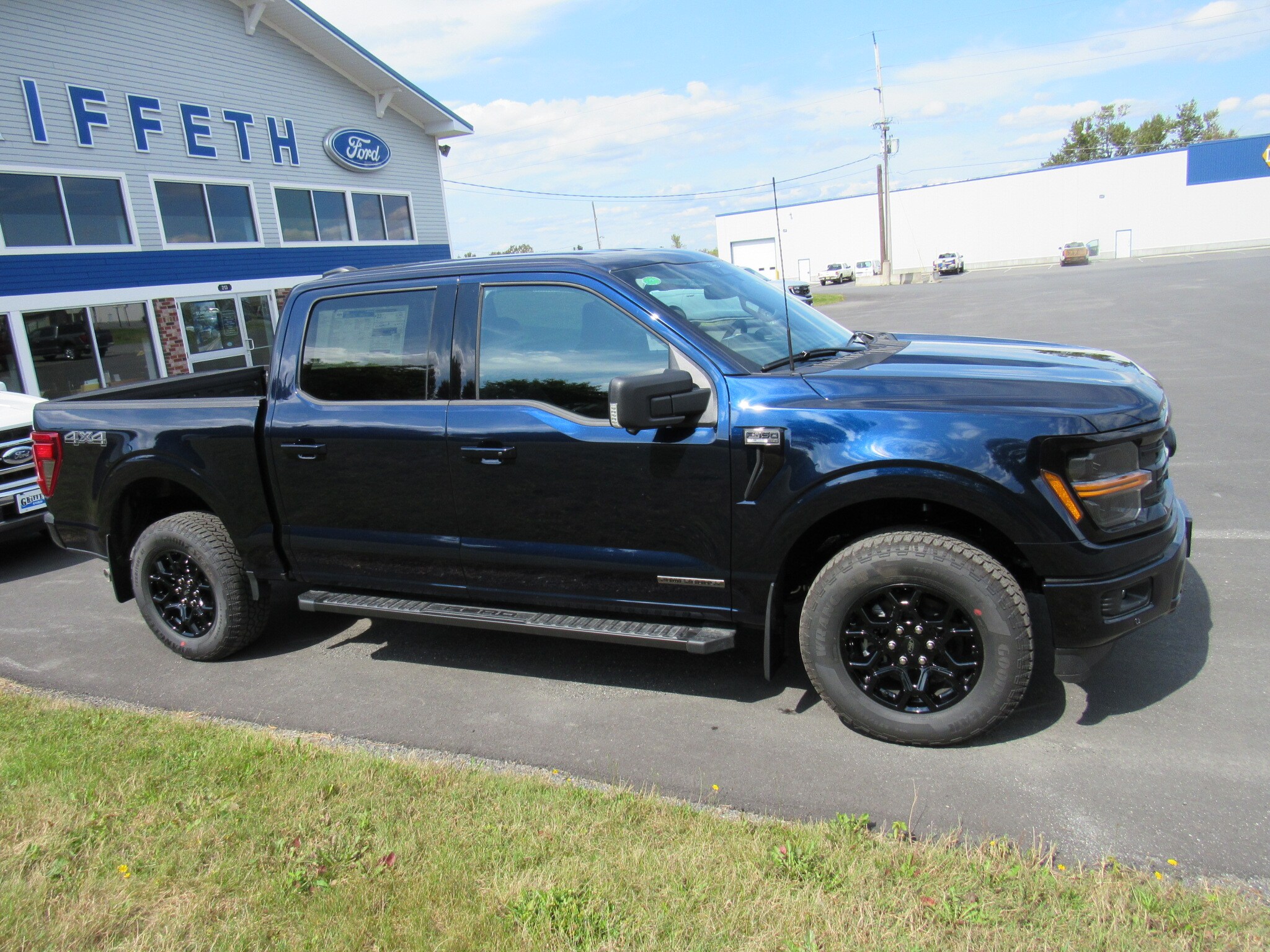 2025 Ford F-150 XLT photo 3