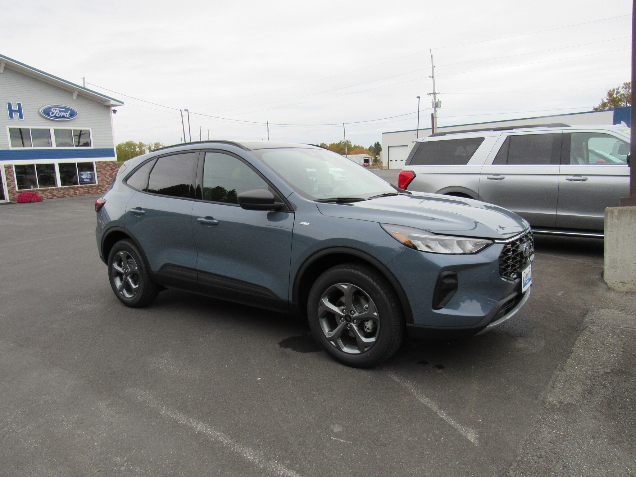 2026 Ford Escape ST-Line photo 2