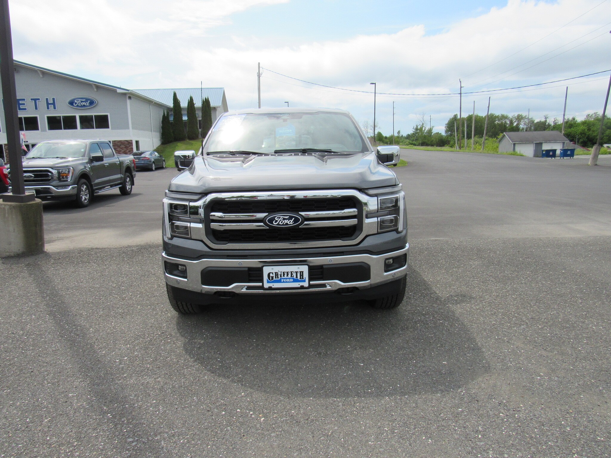 2025 Ford F-150 Lariat photo 2