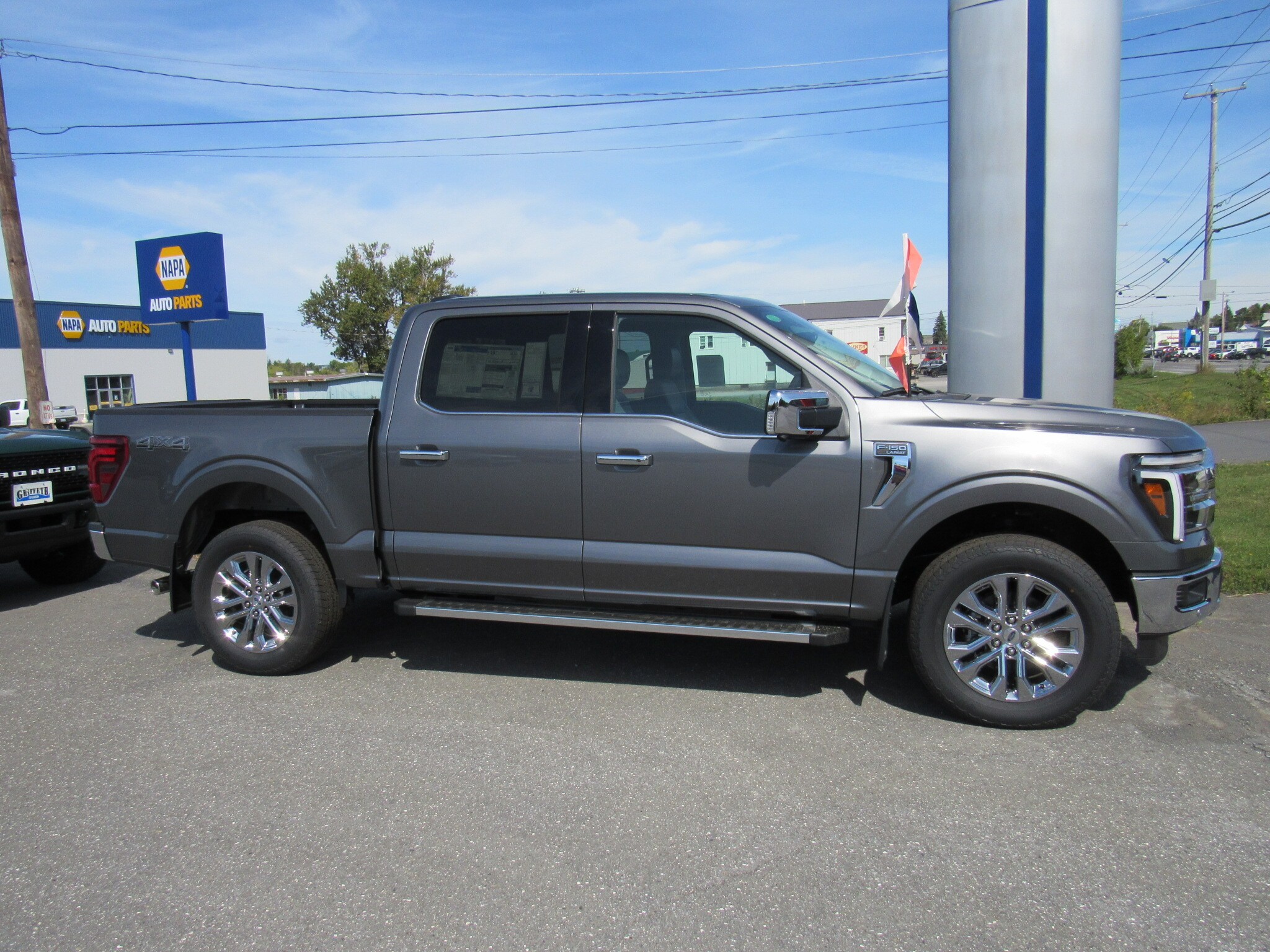 2025 Ford F-150 Lariat photo 4