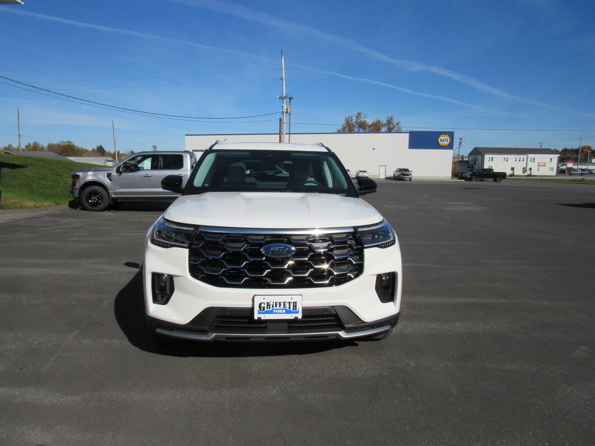 2025 Ford Explorer Platinum photo 2