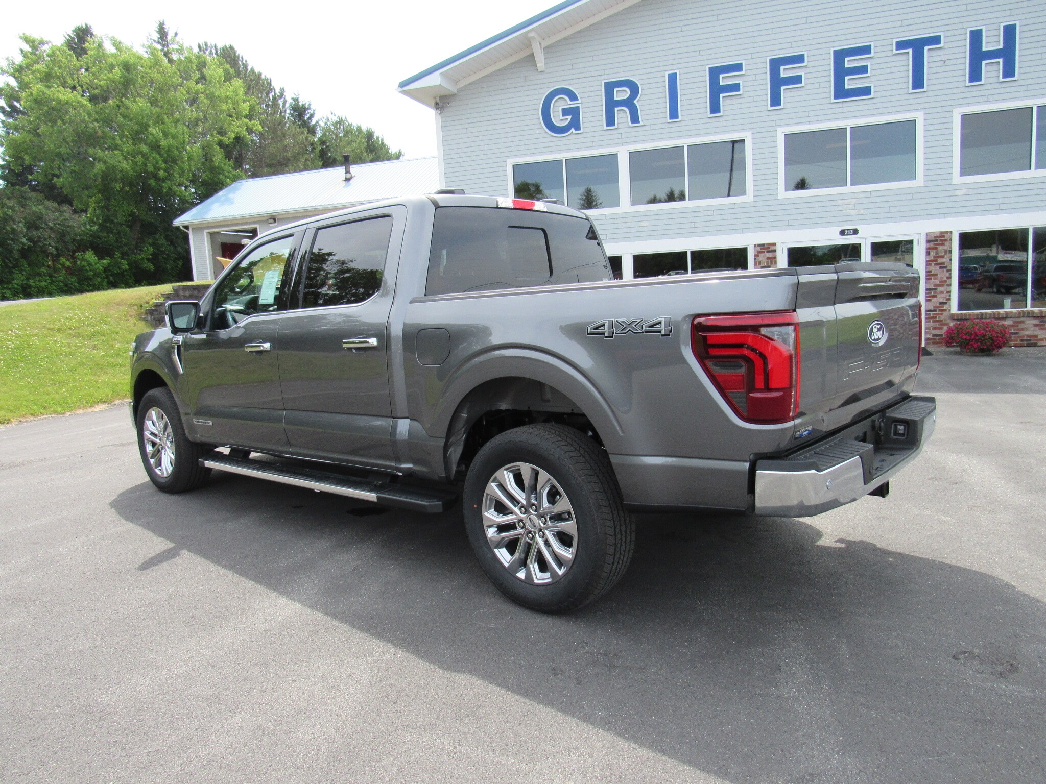 2025 Ford F-150 Lariat photo 4