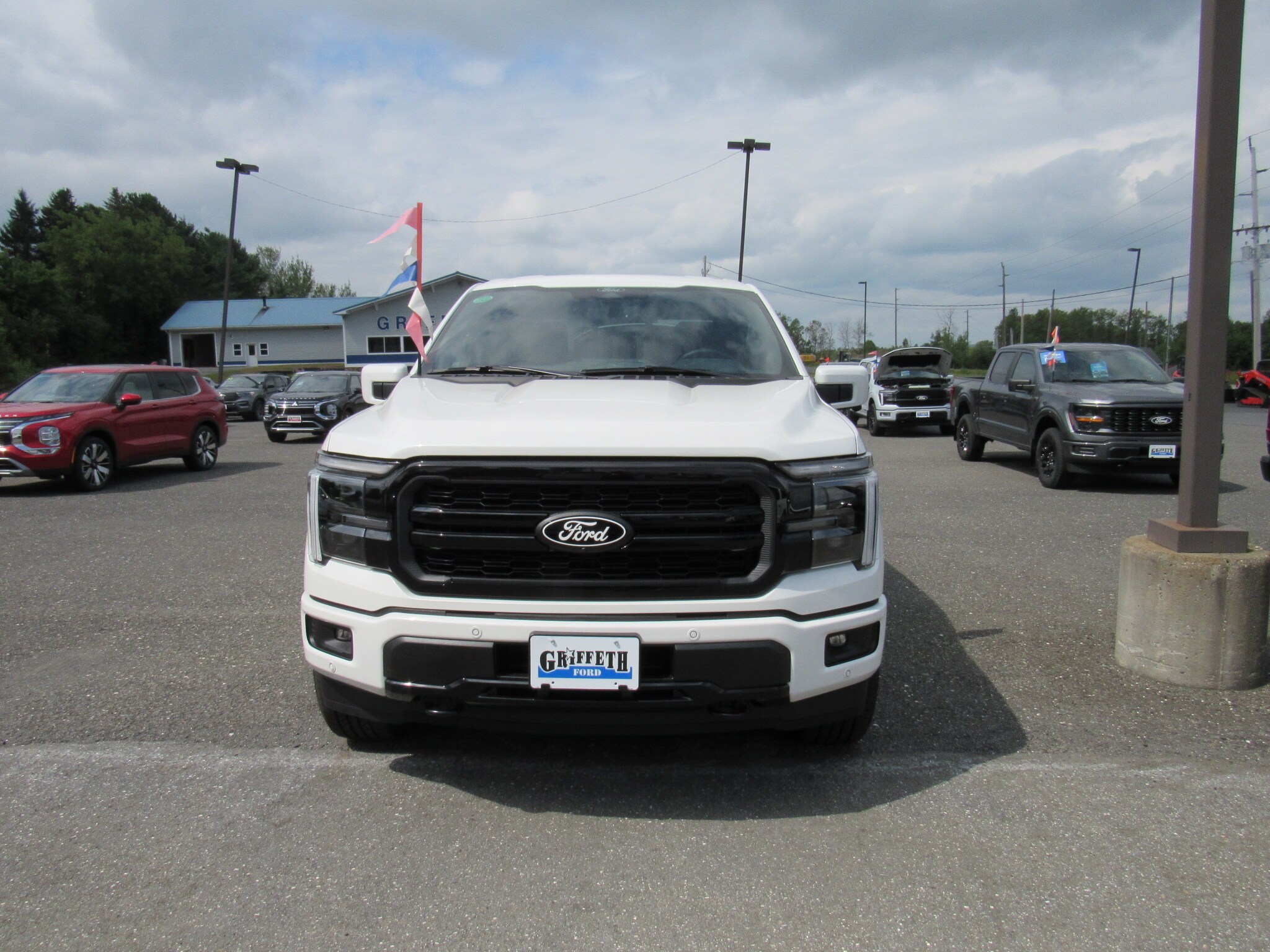 2025 Ford F-150 Lariat photo 2