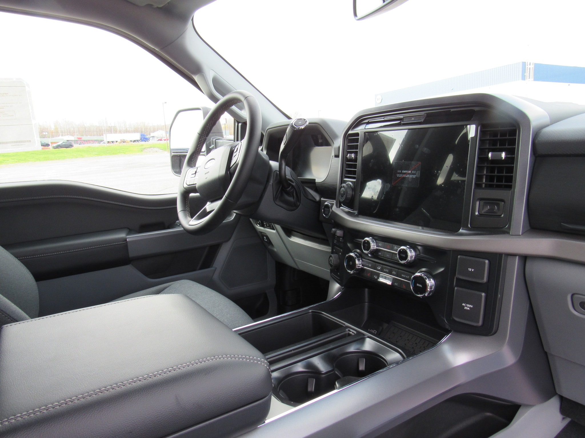 2025 Ford F-150 XLT - Photo 12