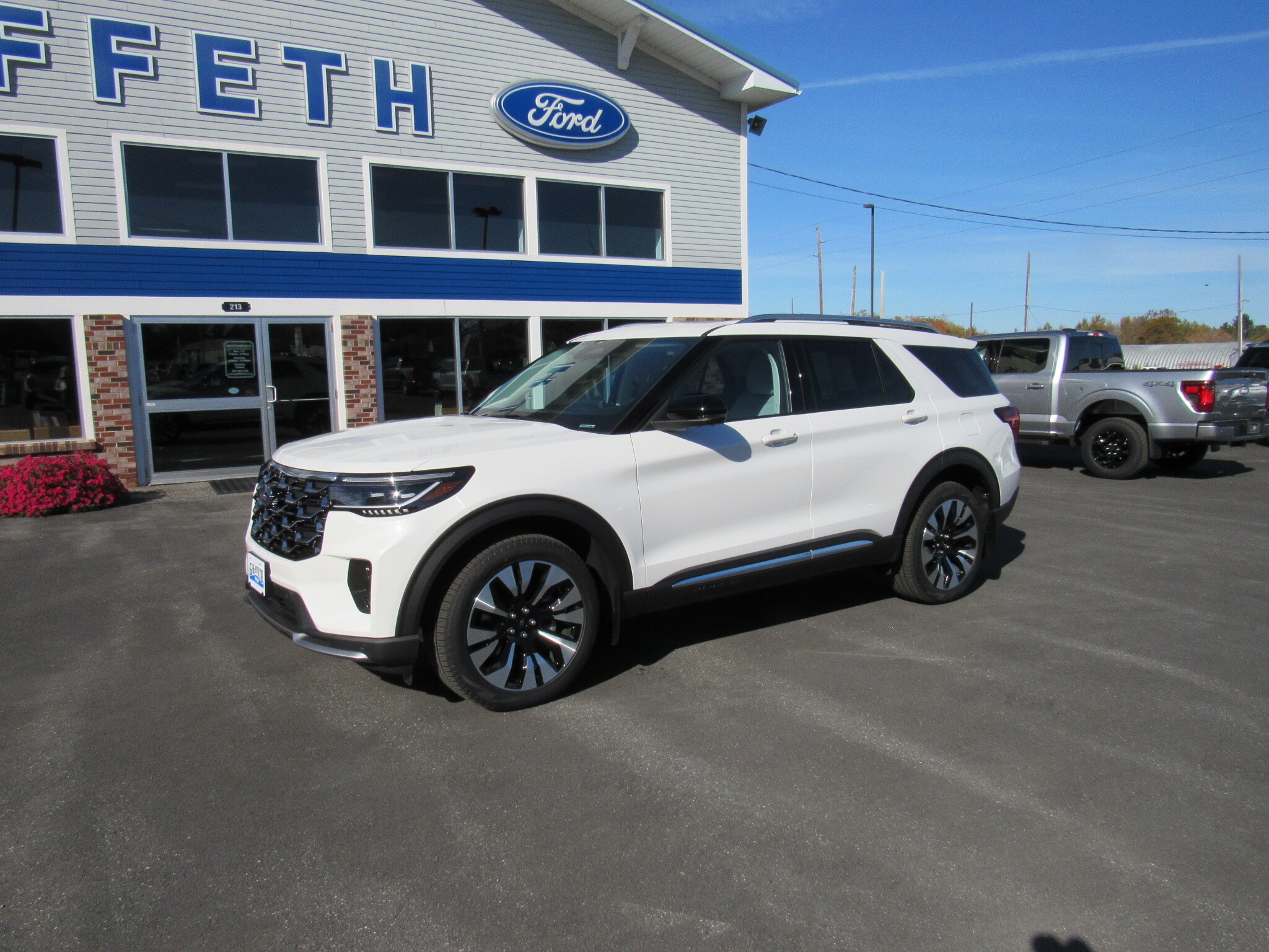 2025 Ford Explorer Platinum photo 4