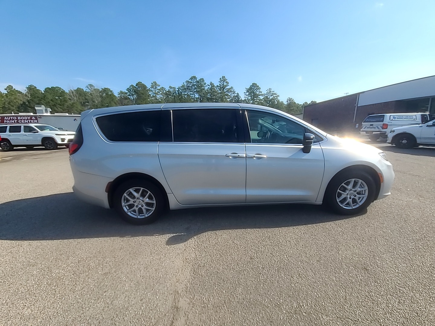 2024 Chrysler Pacifica Touring L - 5