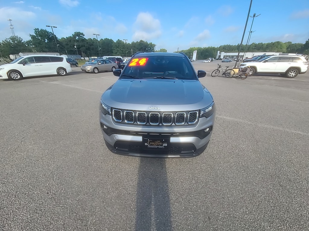 Used 2024 Jeep Compass Latitude Sport Utility