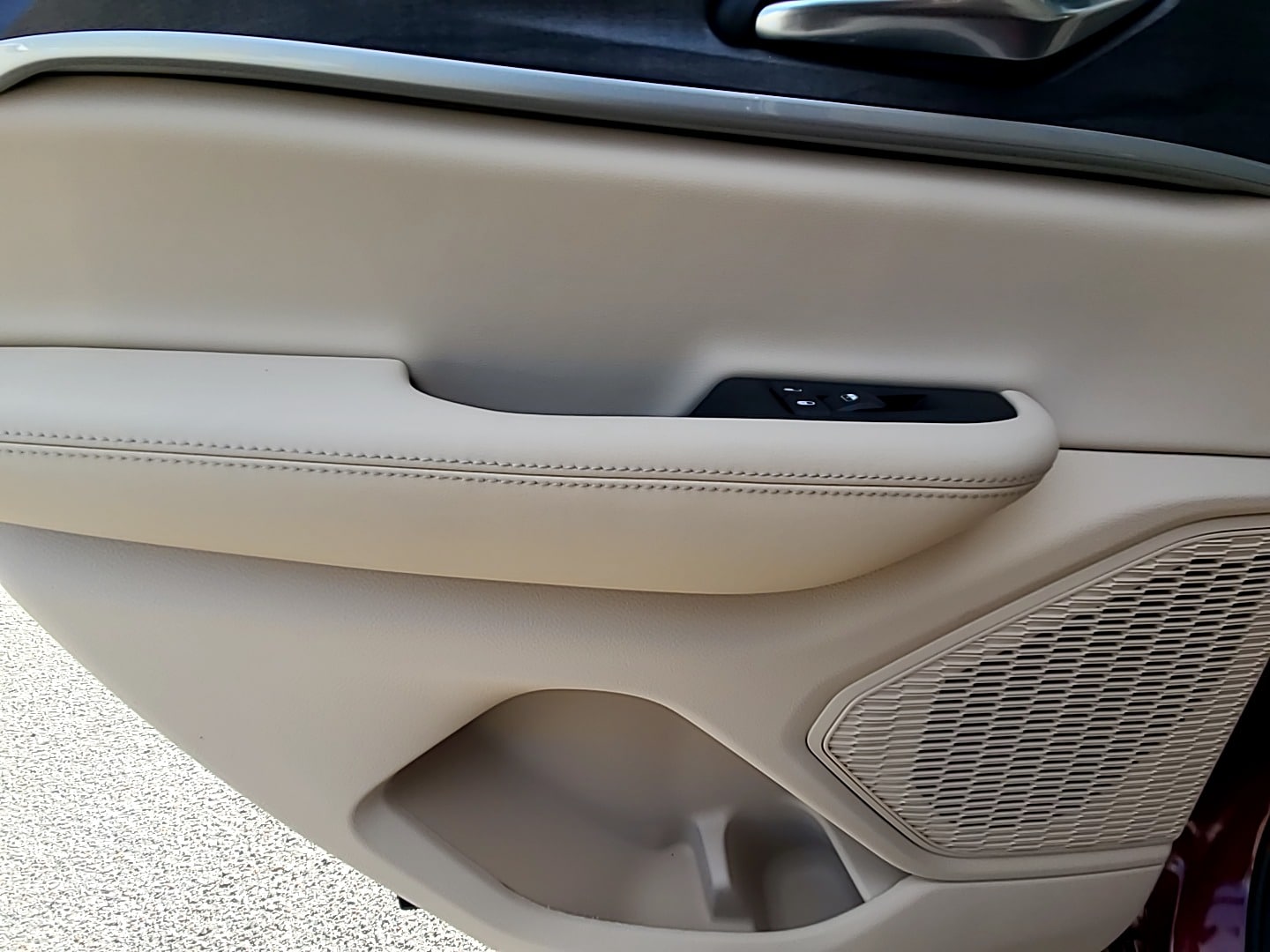 2025 Jeep Grand Cherokee LIMITED 4X2 Velvet Red Pearlcoat at Griffin CDJR