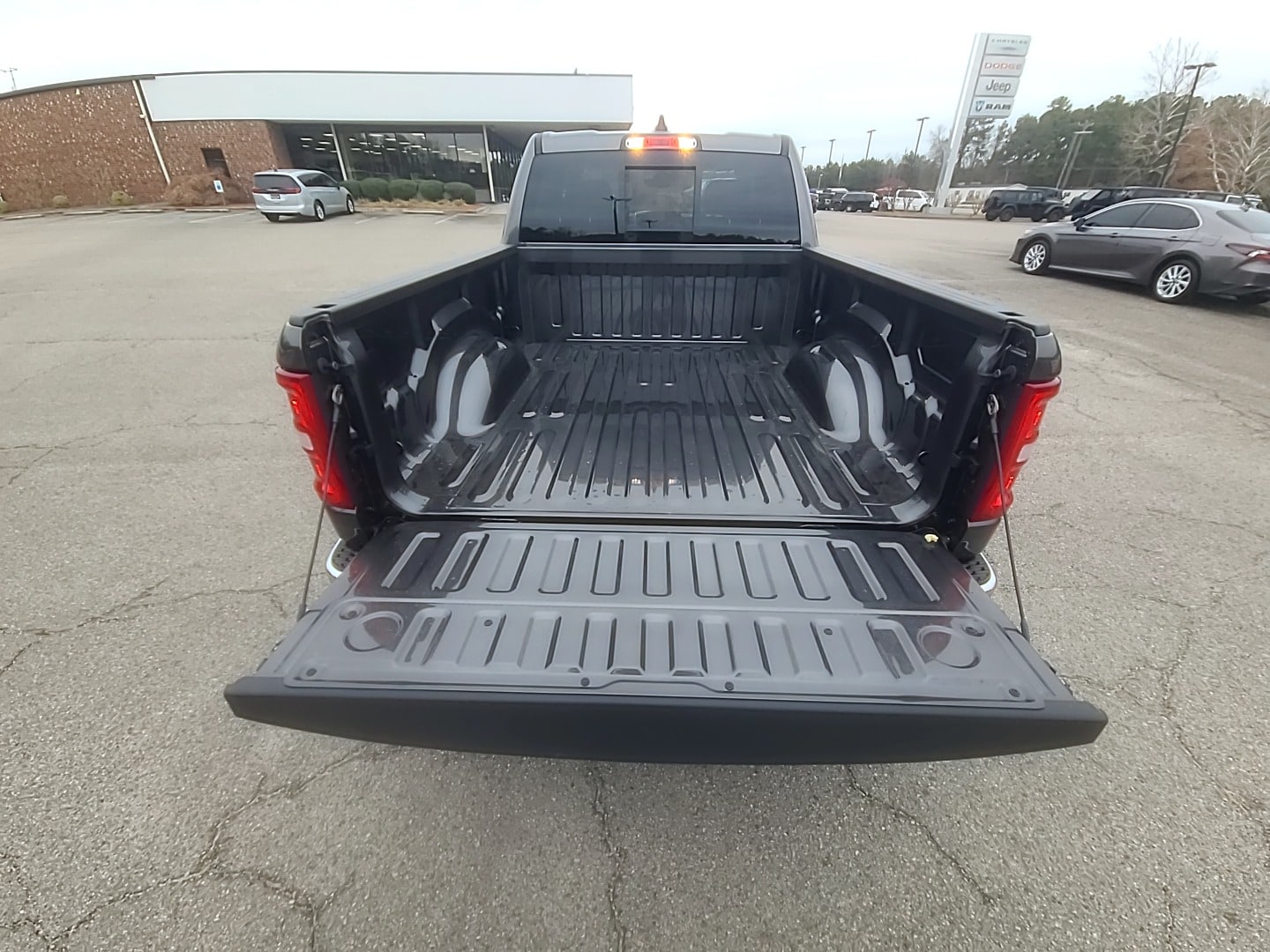 2026 Ram 1500 BIG HORN CREW CAB 4X4 6'4 BOX Granite Crystal at Griffin CDJR
