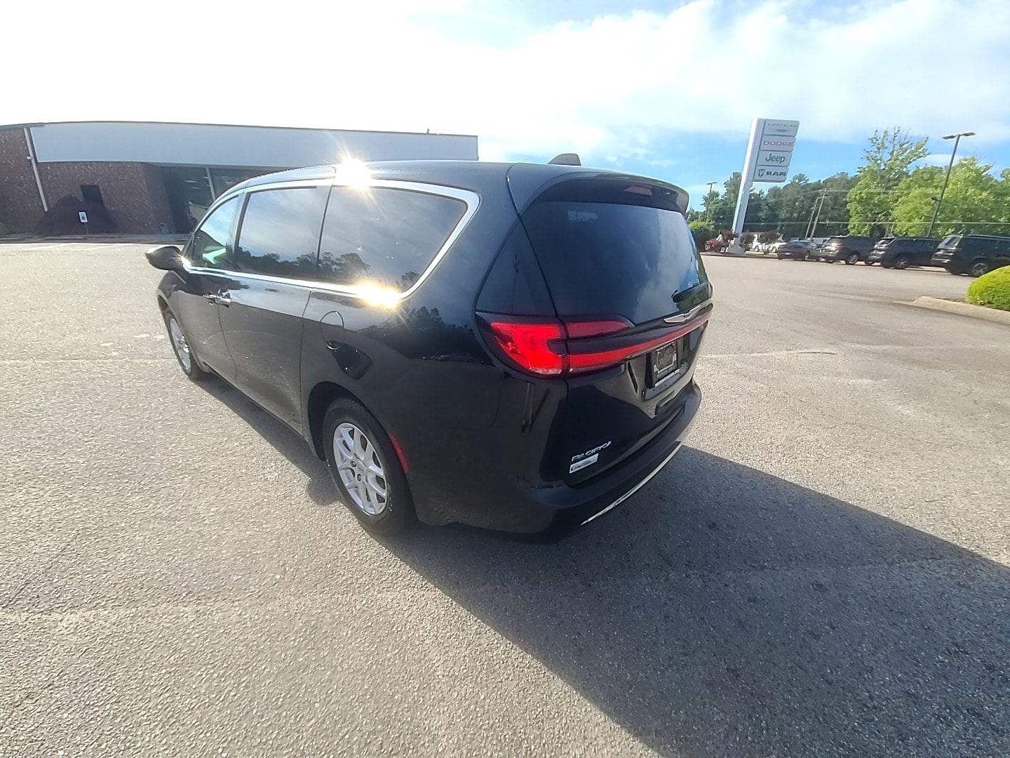 2023 Chrysler Pacifica Touring L Brilliant Black Crystal Pearlcoat at Griffin CDJR
