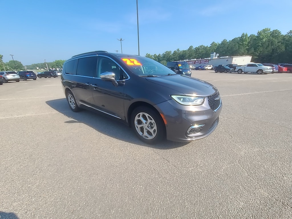 Used 2022 Chrysler Pacifica Limited Mini-van Passenger