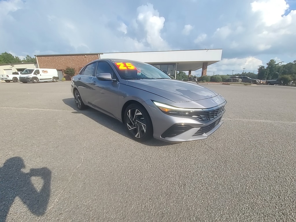 Used 2025 Hyundai Elantra Limited Car