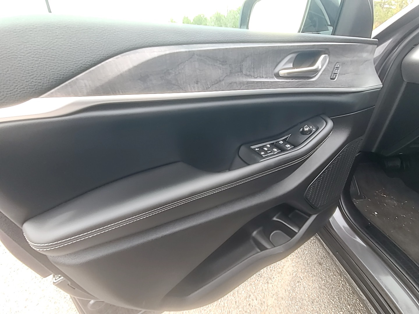 2024 Jeep Grand Cherokee L Limited Baltic Gray Metallic Clearcoat at Low Country Motors