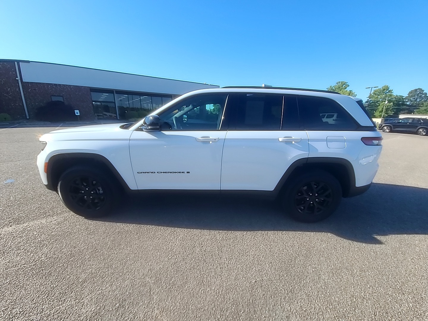 2025 Jeep Grand Cherokee Altitude Bright White Clearcoat at Griffin CDJR