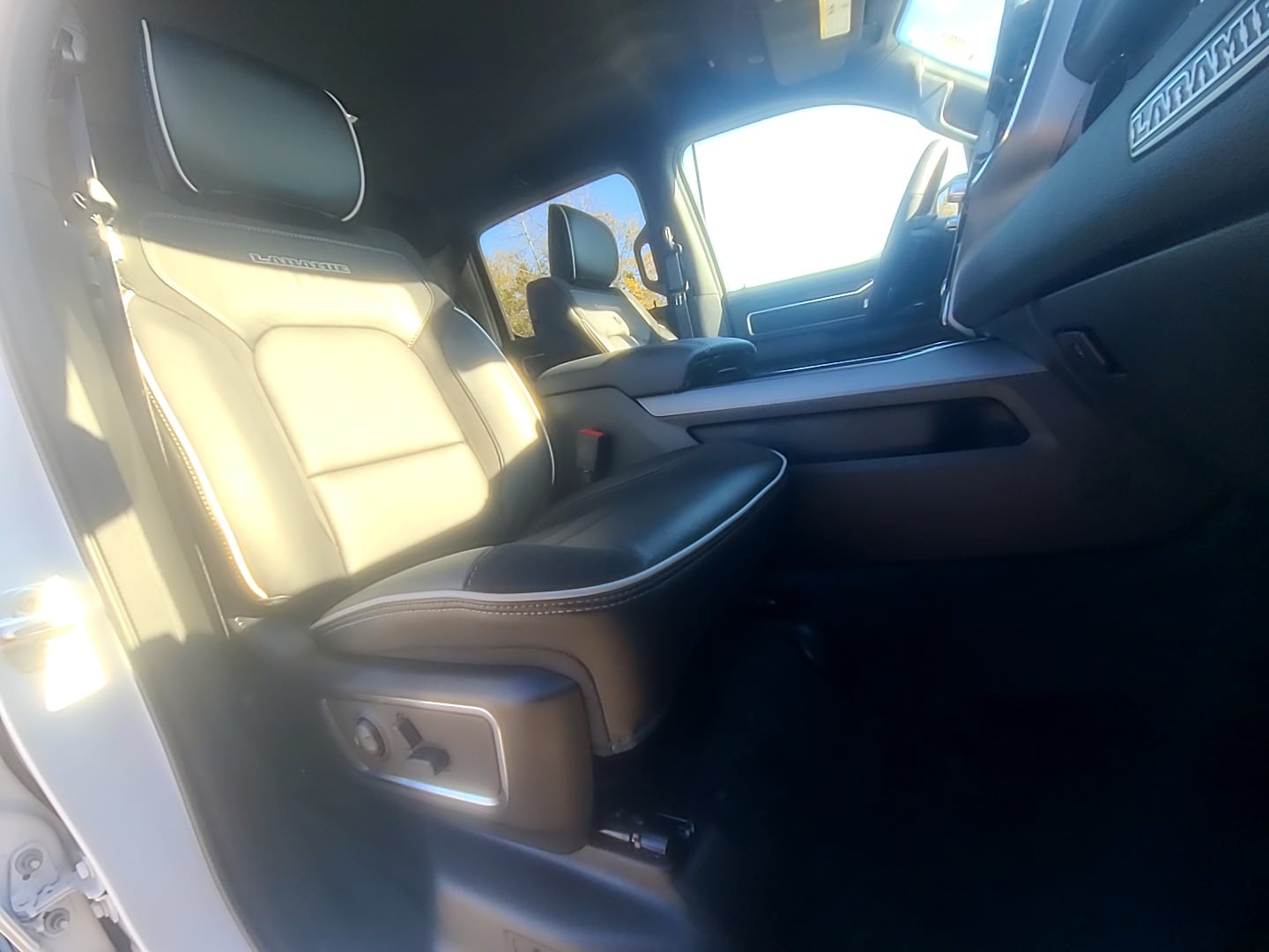 2026 Ram 1500 LARAMIE CREW CAB 4X4 5'7 BOX Ivory White Tri-Coat Pearlcoat at Griffin CDJR