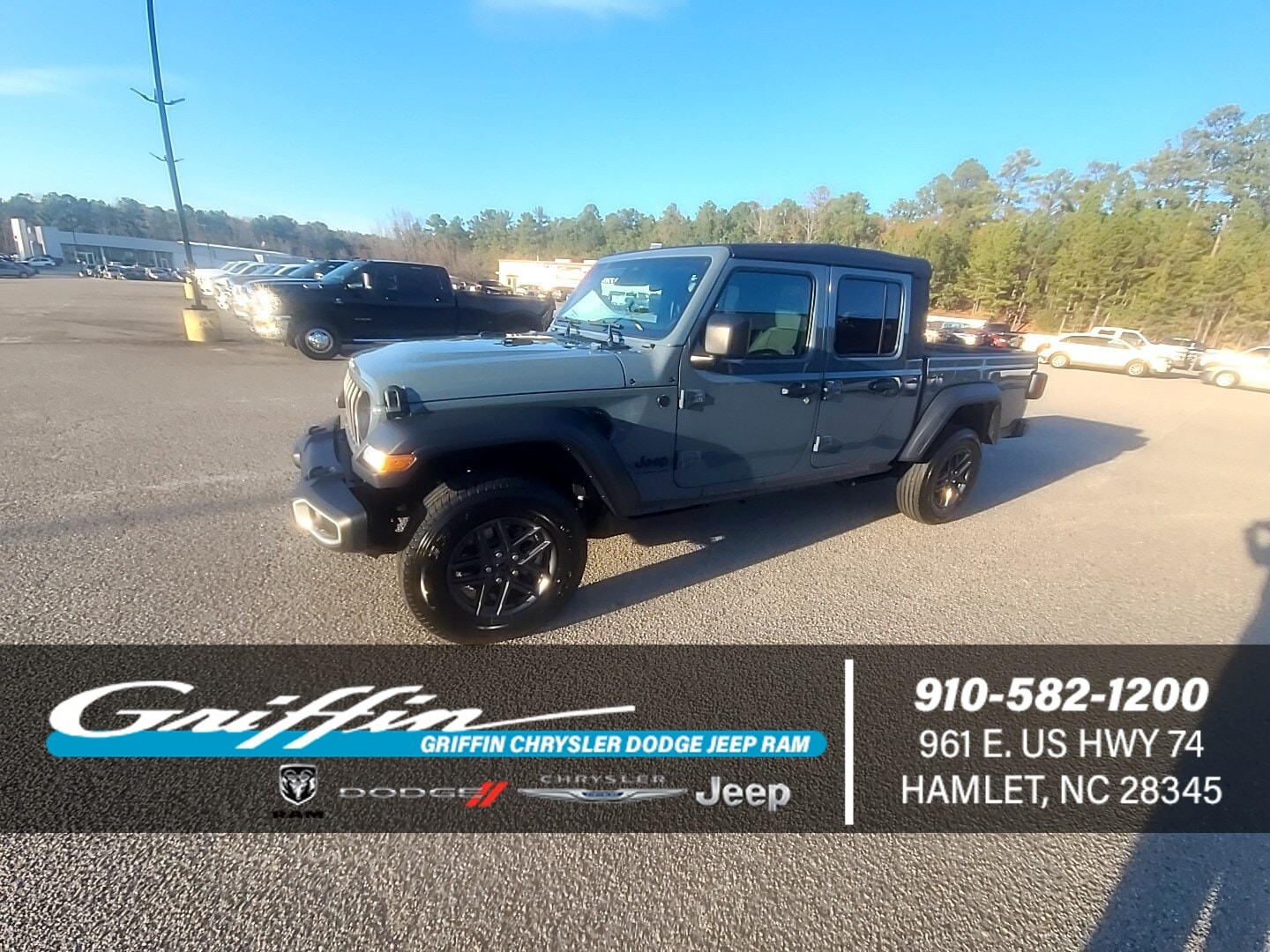 2026 Jeep Gladiator Sport S's photo