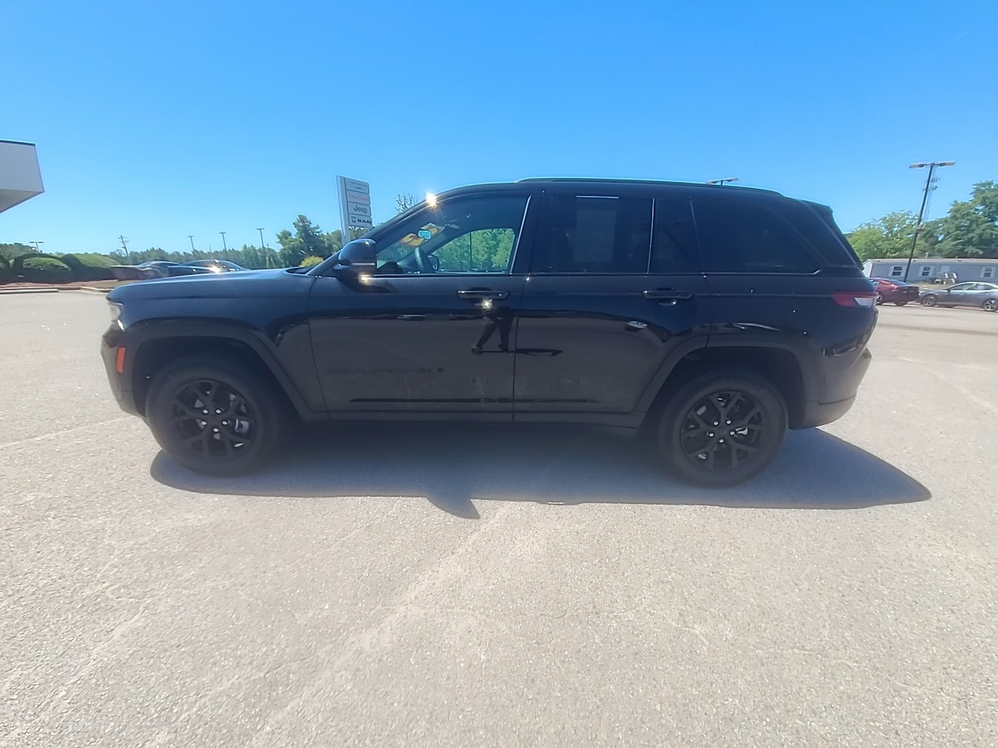 2025 Jeep Grand Cherokee Altitude Diamond Black Crystal Pearlcoat at Griffin CDJR