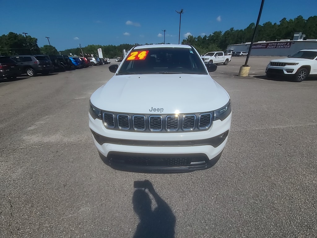 Used 2024 Jeep Compass Latitude Sport Utility