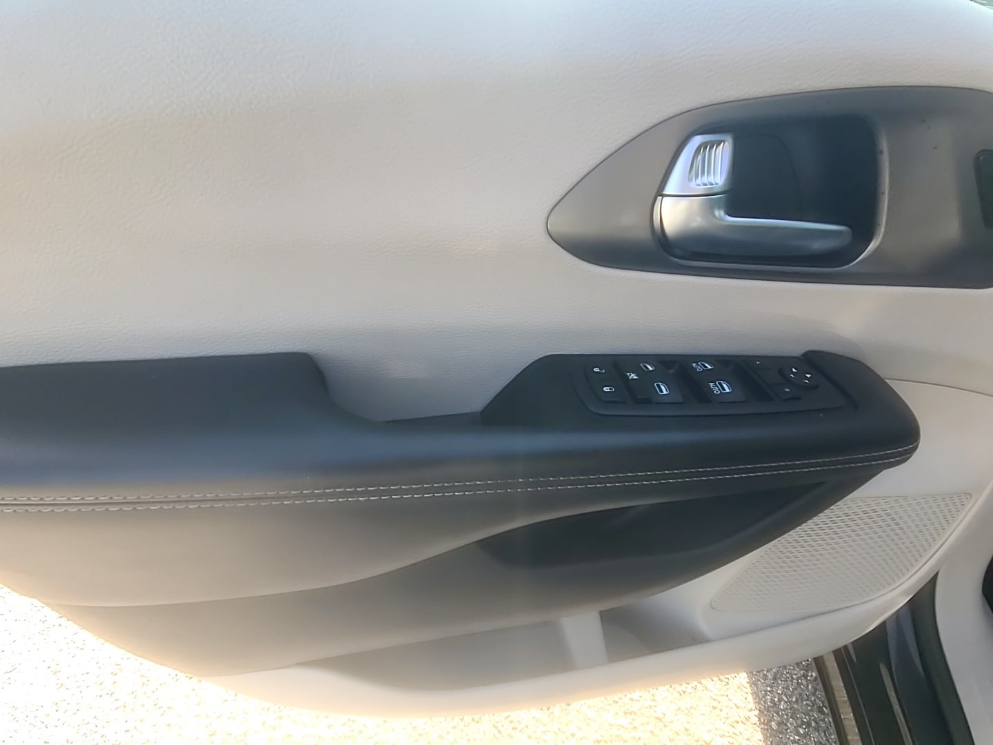 2023 Chrysler Pacifica Touring L Brilliant Black Crystal Pearlcoat at Griffin CDJR