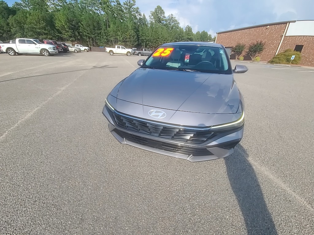 Used 2025 Hyundai Elantra Limited Car