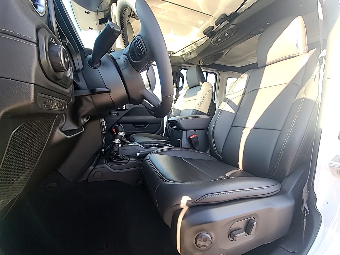 2026 Jeep Wrangler 4-DOOR SAHARA bright white clearcoat at Griffin CDJR