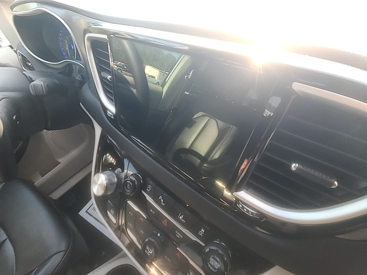 2024 Chrysler Pacifica Touring L - 11