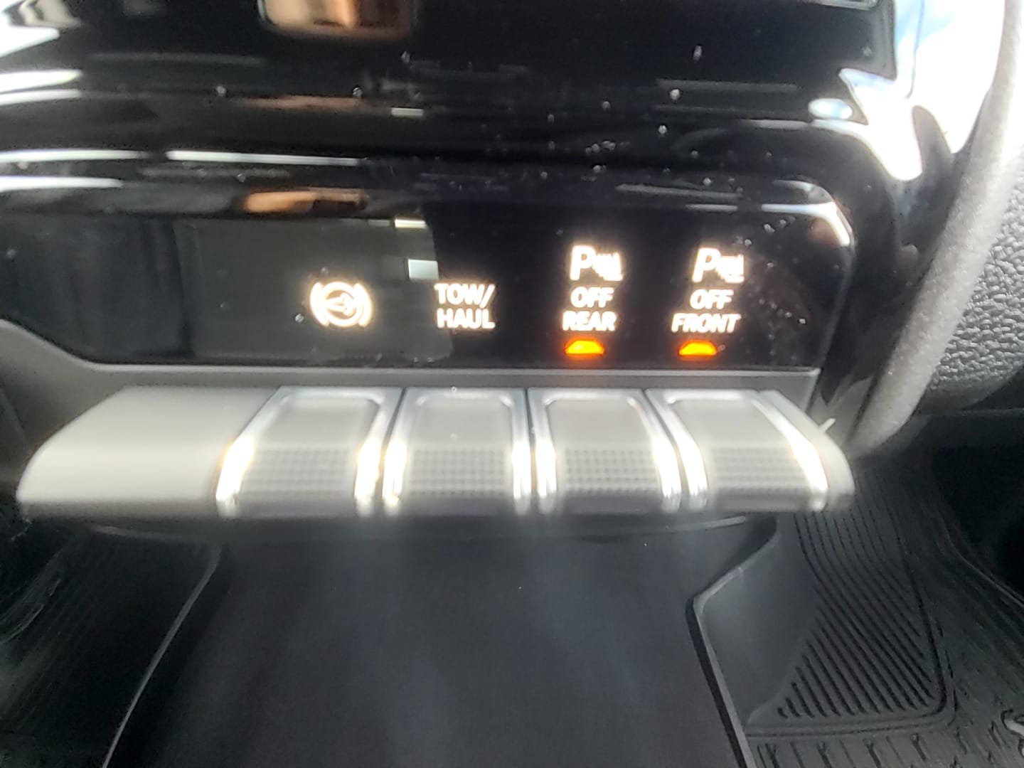 2026 Ram 2500 BLACK EXPRESS CREW CAB 4X4 6'4 BOX Silver Zynith at Griffin CDJR