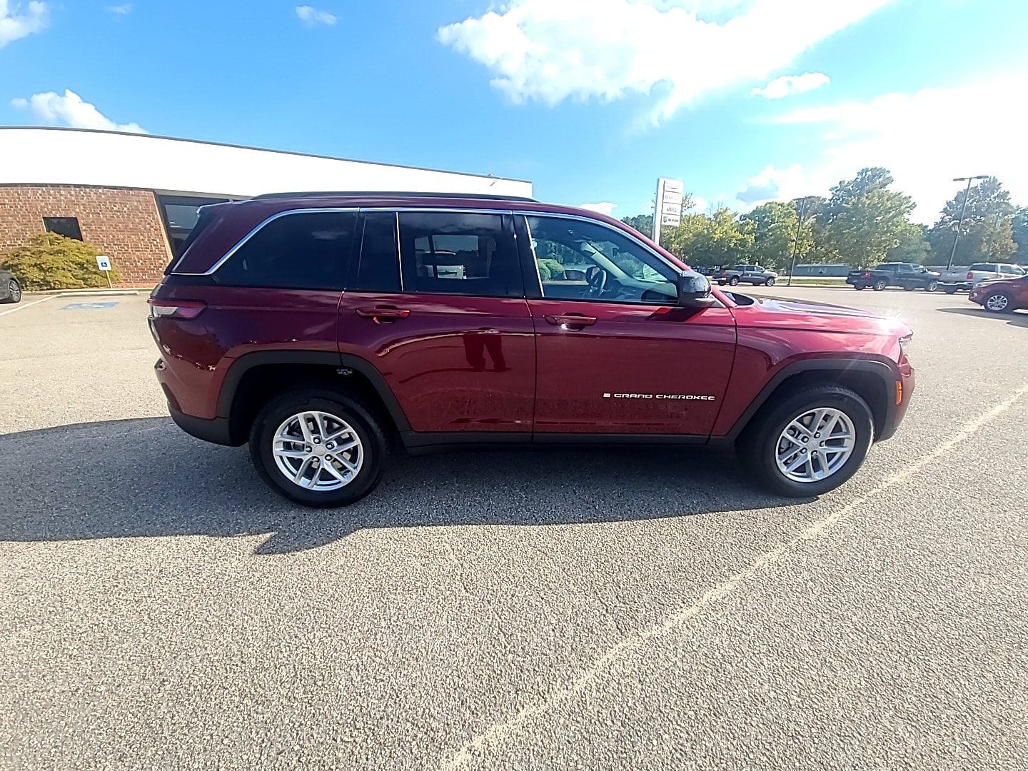2025 Jeep Grand Cherokee LAREDO X 4X4 - 4