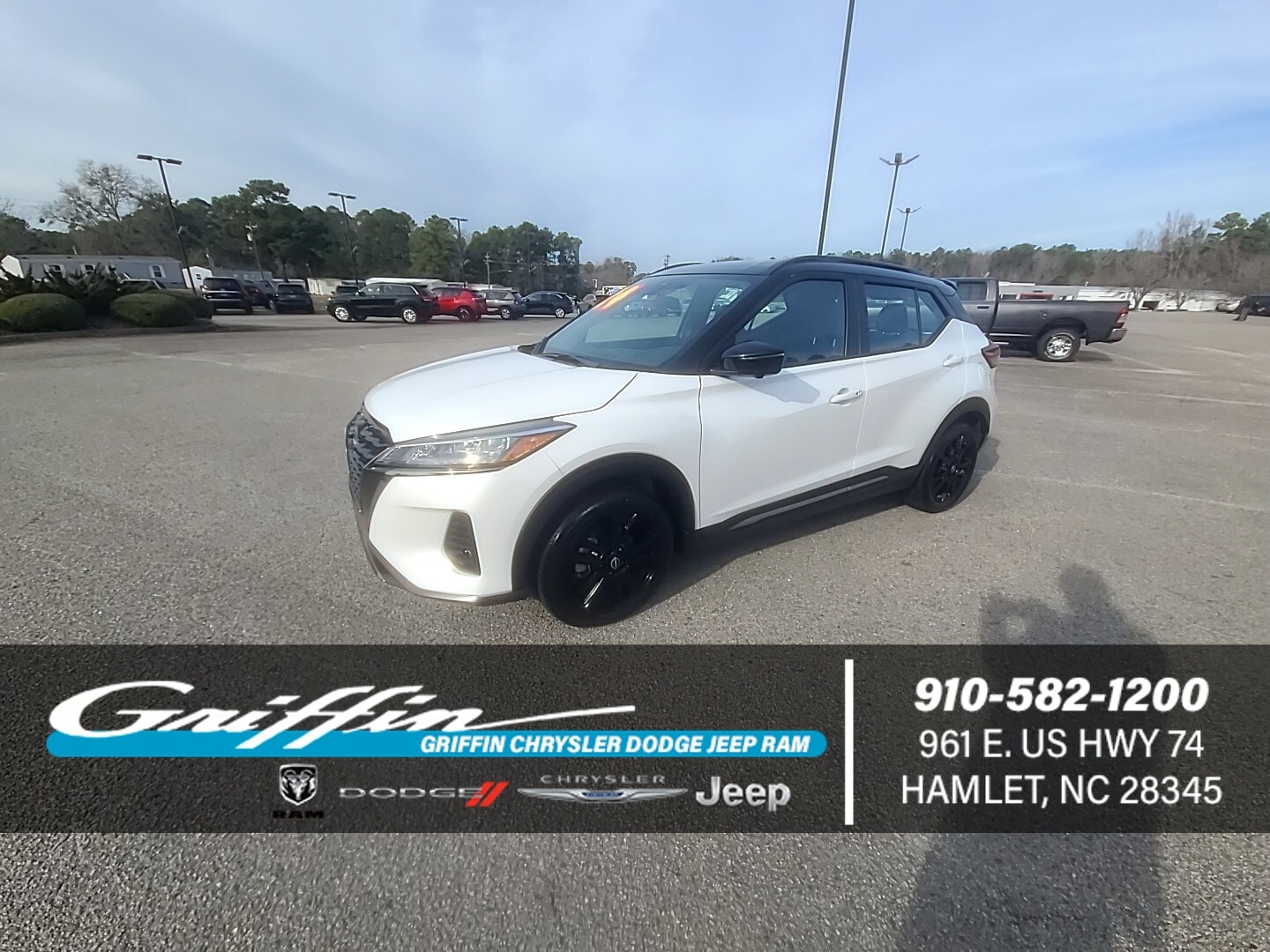 2024 Nissan Kicks SR's photo