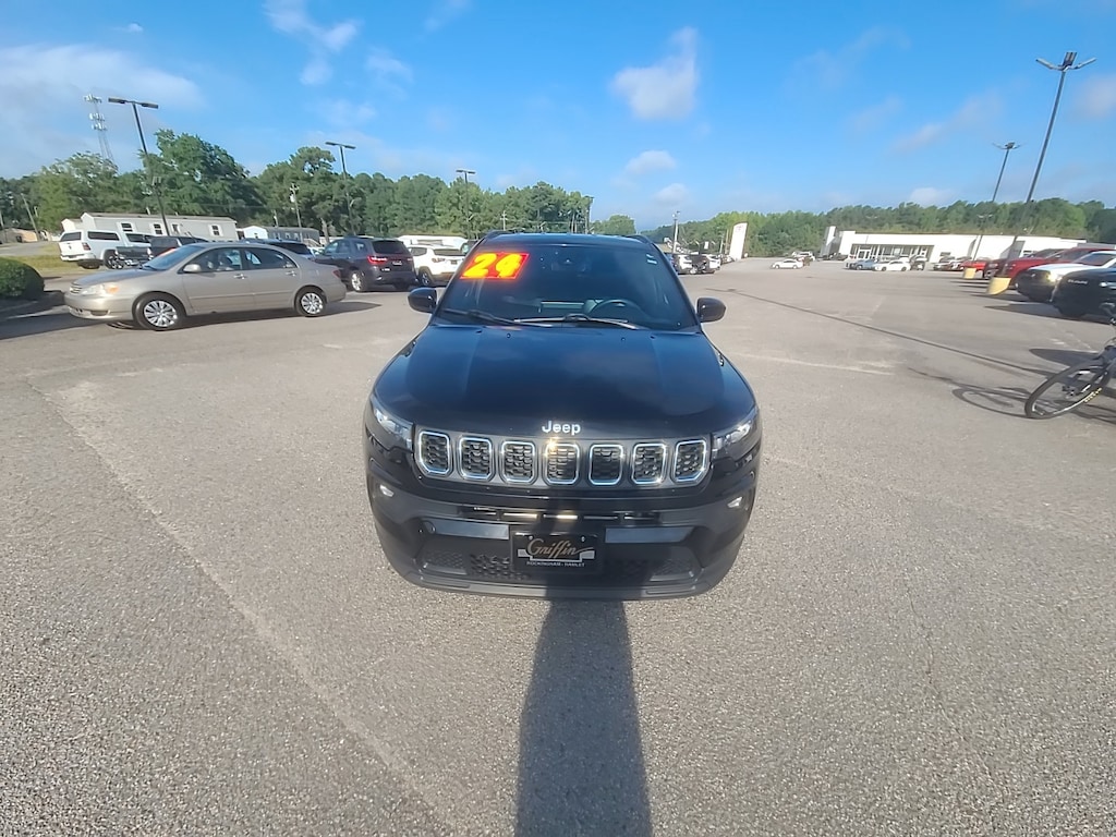 Used 2024 Jeep Compass Latitude Sport Utility