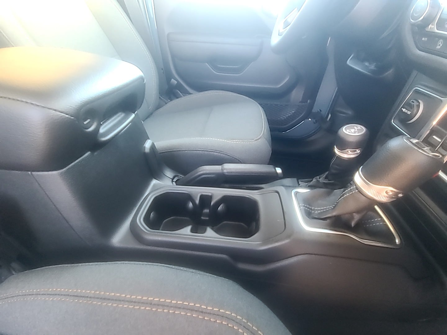 2026 Jeep Gladiator SPORT S 4X4 anvil clearcoat at Griffin CDJR