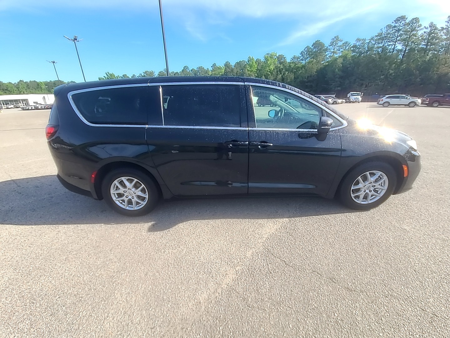 2023 Chrysler Pacifica Touring L Brilliant Black Crystal Pearlcoat at Griffin CDJR