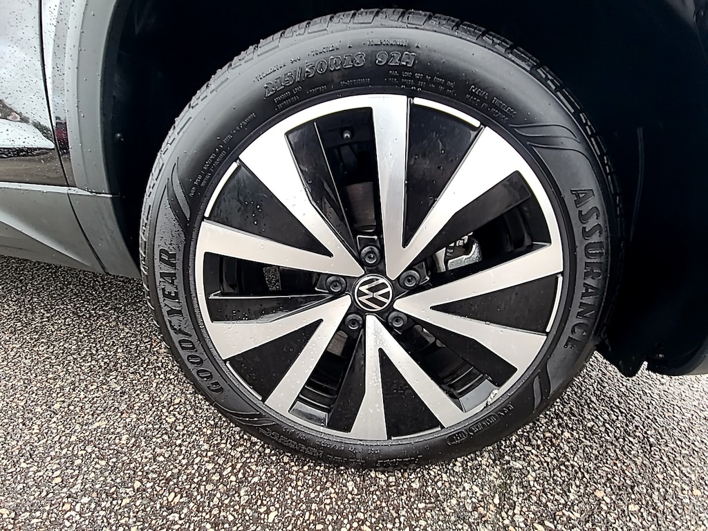 Used 2024 Volkswagen Taos SE Sport Utility