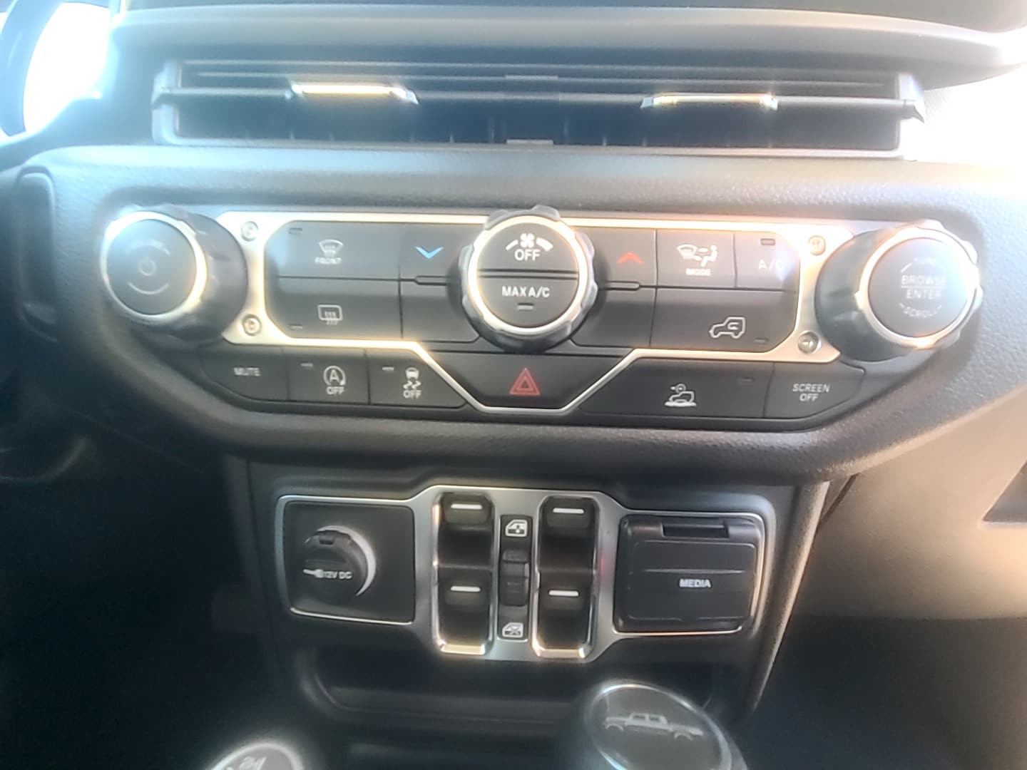 2026 Jeep Gladiator SPORT S 4X4 anvil clearcoat at Griffin CDJR