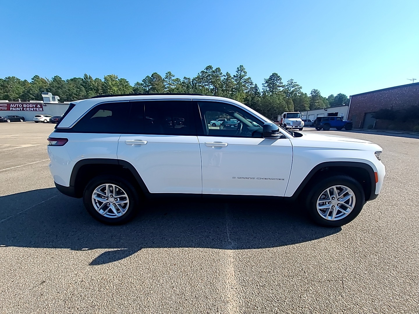 2025 Jeep Grand Cherokee LAREDO X 4X2 - 4