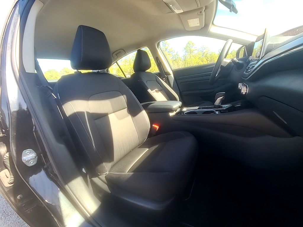 Used 2024 Nissan Altima 2.5 SV Car