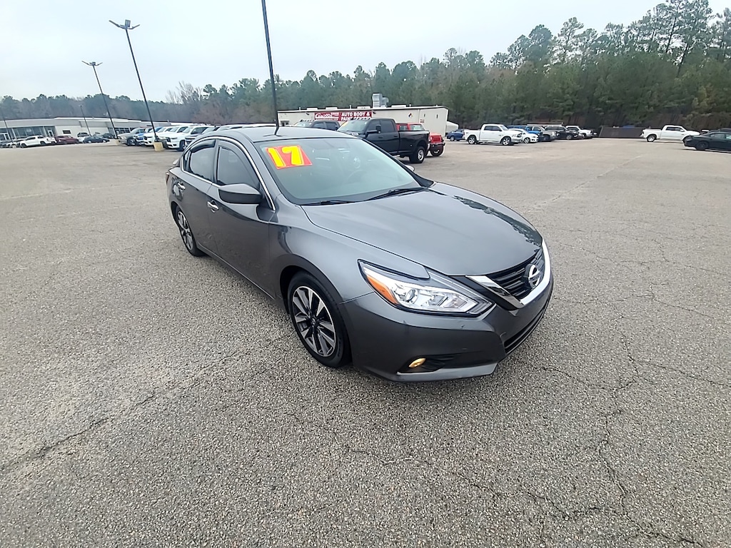 Used 2017 Nissan Altima 2.5 SV Car