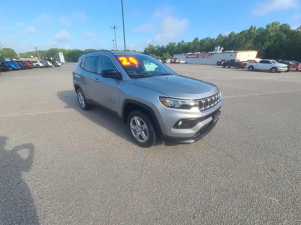 Used 2024 Jeep Compass Latitude Sport Utility