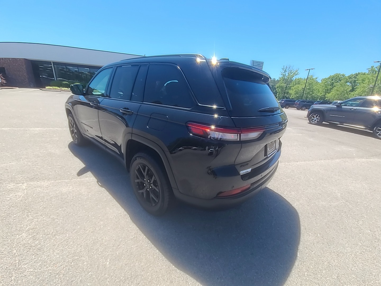 2025 Jeep Grand Cherokee Altitude Diamond Black Crystal Pearlcoat at Griffin CDJR