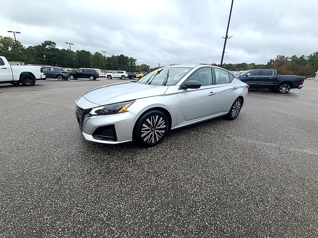 Used 2024 Nissan Altima 2.5 SV Car
