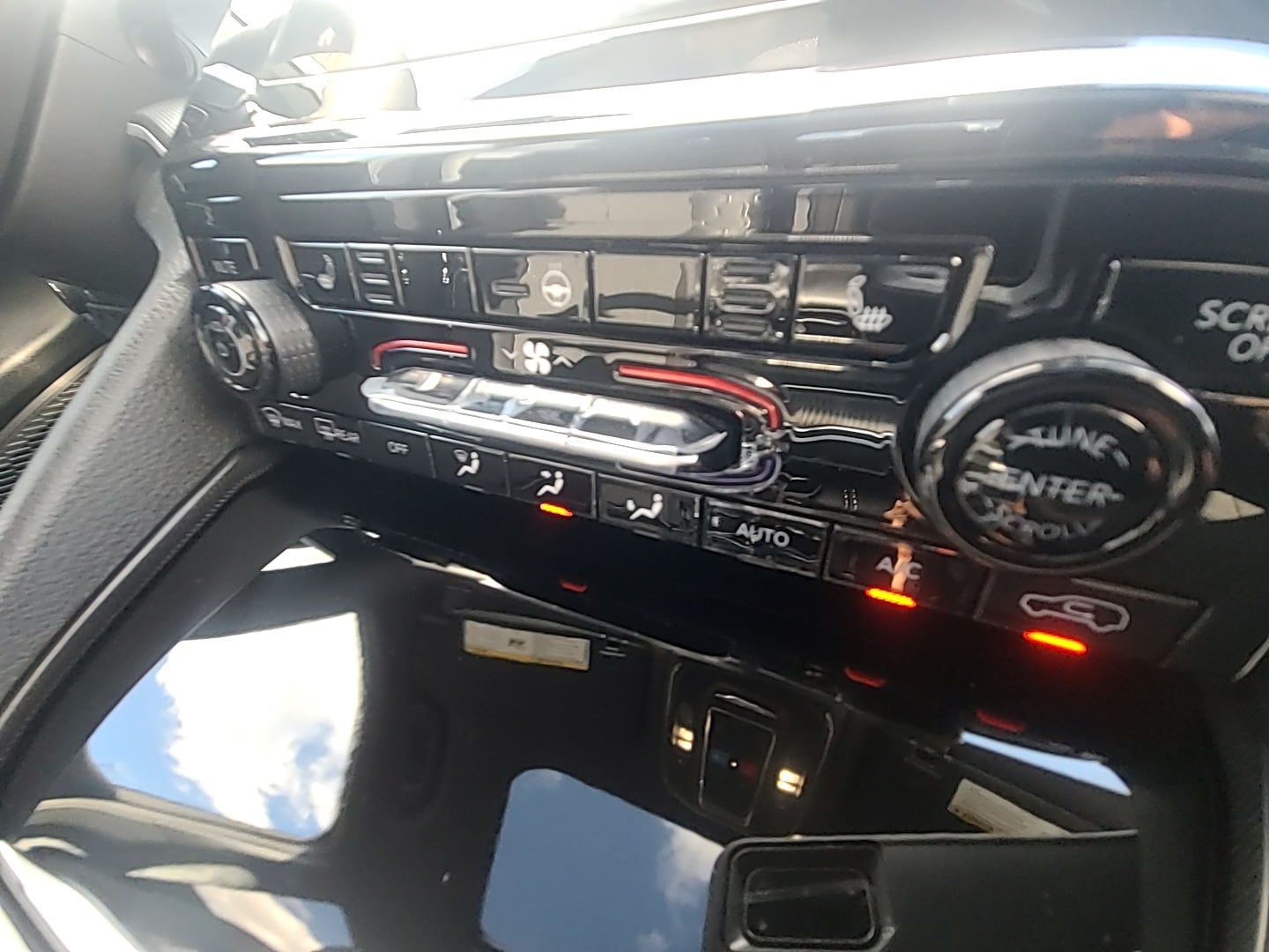 2025 Jeep Grand Cherokee LAREDO X 4X4 - 10