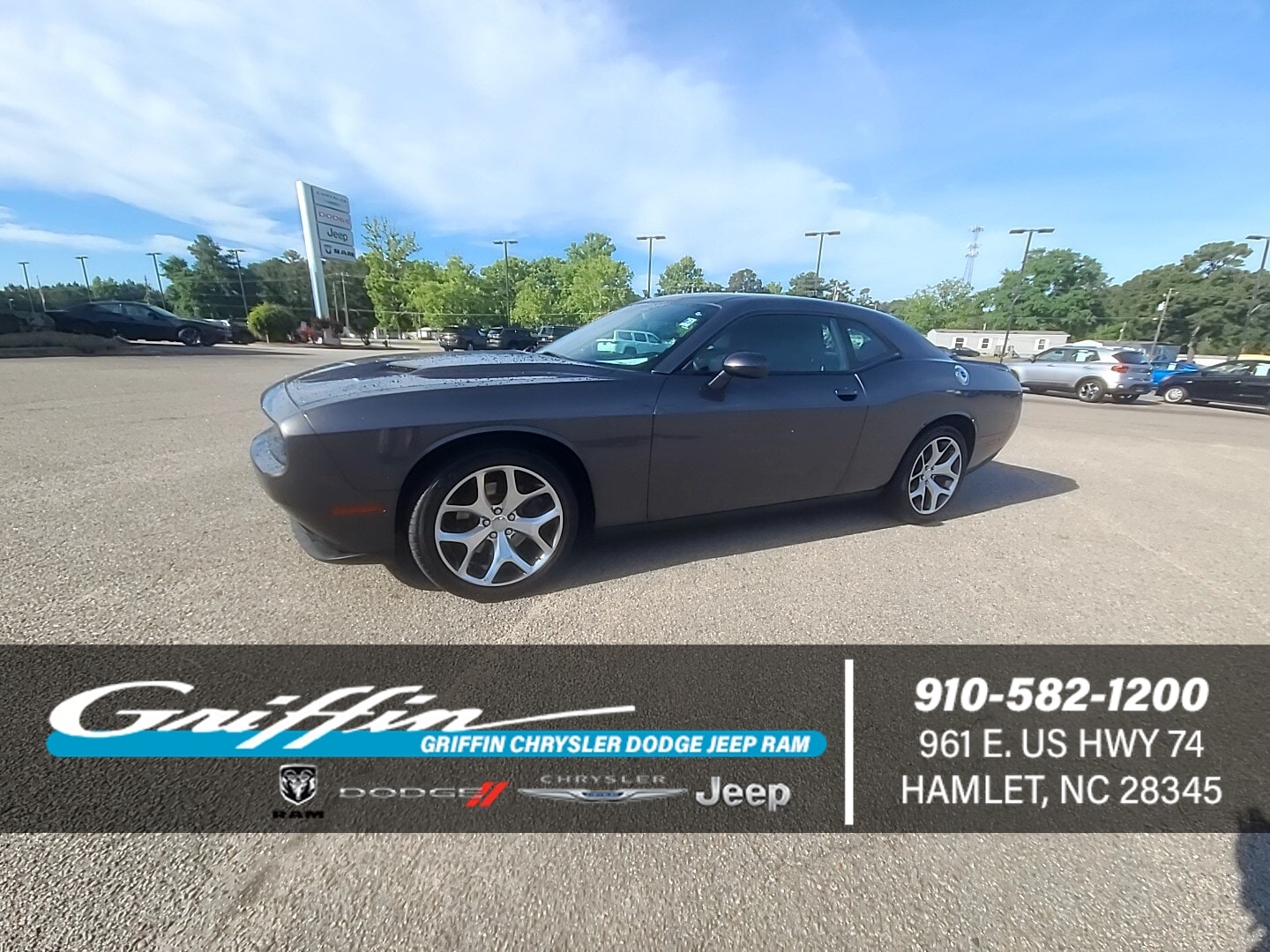 2015 Dodge Challenger SXT Plus's photo