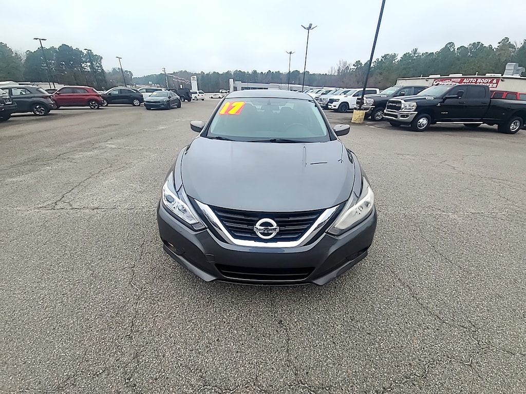 Used 2017 Nissan Altima 2.5 SV Car