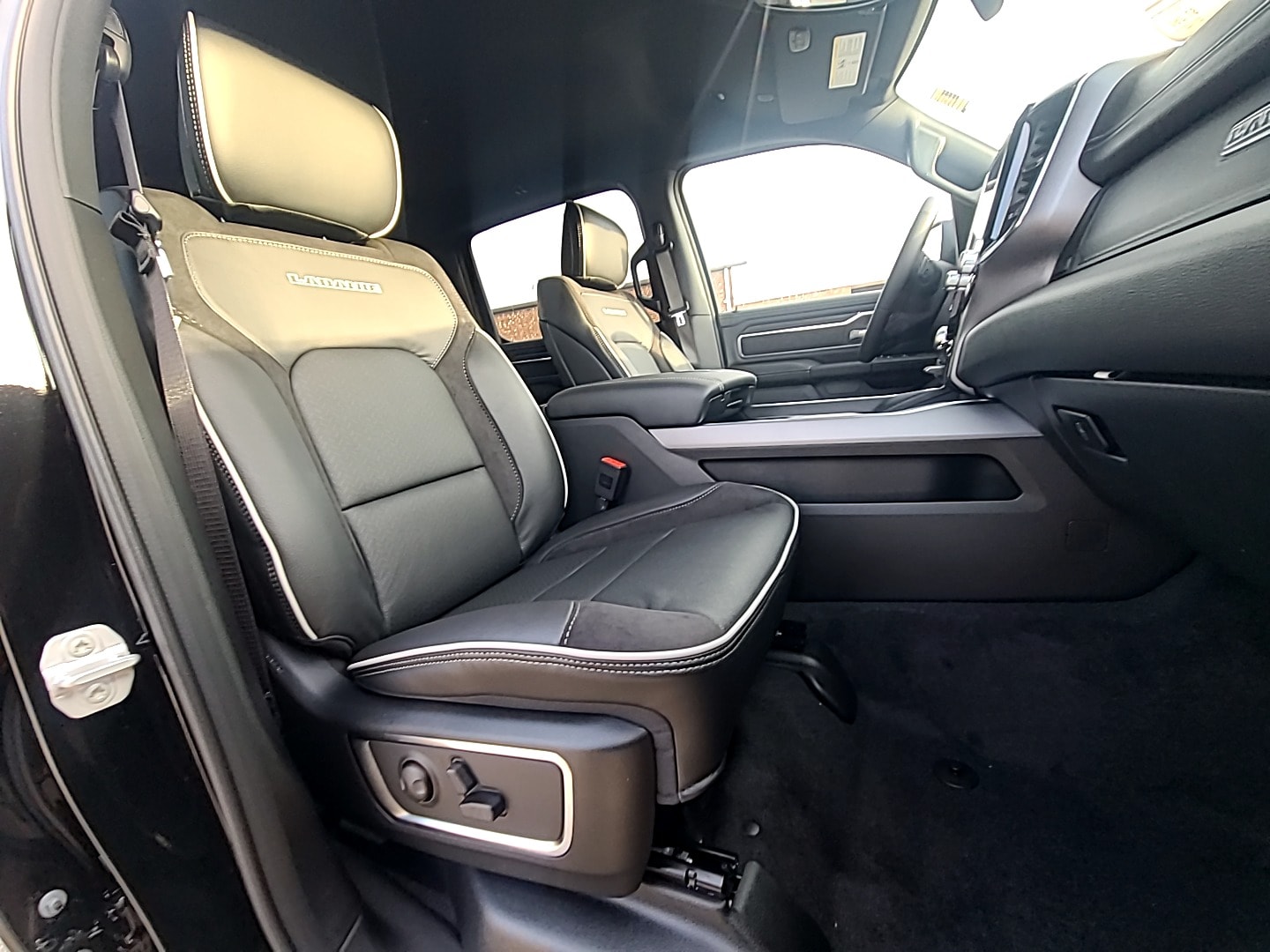 2026 Ram 1500 LARAMIE CREW CAB 4X4 5'7 BOX Diamond Black Crystal Pearlcoat at Griffin CDJR