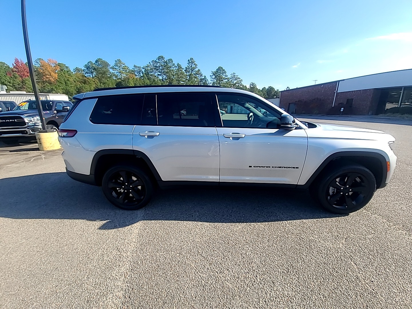 2025 Jeep Grand Cherokee L ALTITUDE X 4X2 - 5