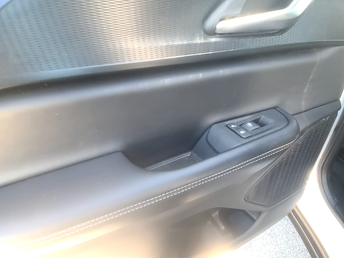 2025 Jeep Grand Cherokee Altitude Bright White Clearcoat at Griffin CDJR